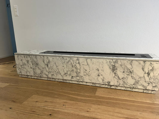 Moderner Wasserdampfkamin mit Möbel – Edles Marmordesign für stilvolles Wohnen